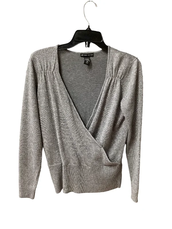 women's tops for those who want to stay warm and stylish during colder weatherTop Long Sleeve By New York And Co In Silver, Size: M