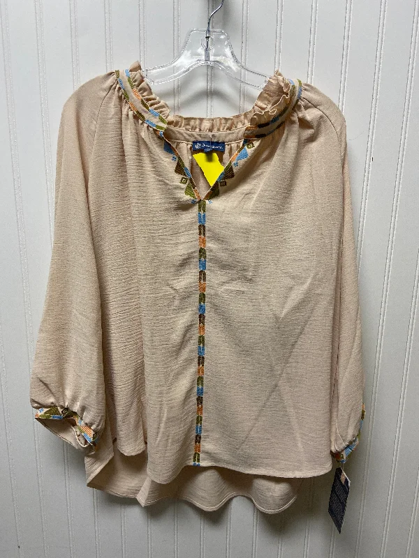 women's tops for those who want to add a touch of elegance and sophistication to their everyday wearTop Long Sleeve By Democracy In Beige, Size: 1x