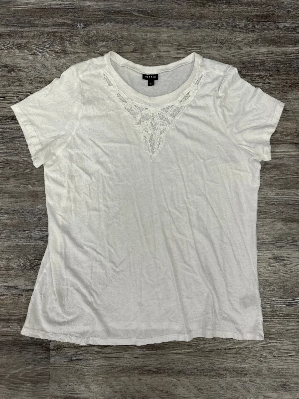 women's tops for those who want to stay warm and stylish during colder weatherTop Short Sleeve By Torrid In White, Size: 1x